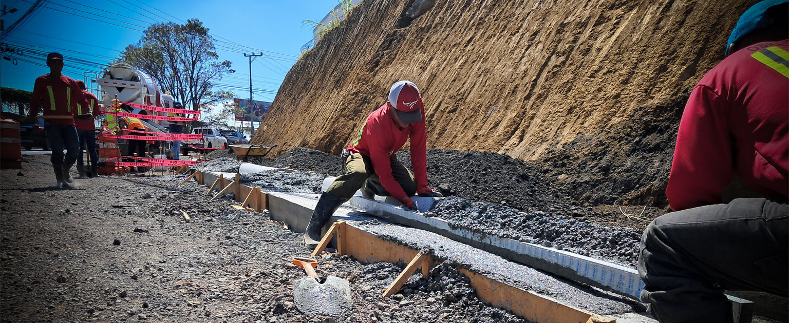 Trabajadores con zanja