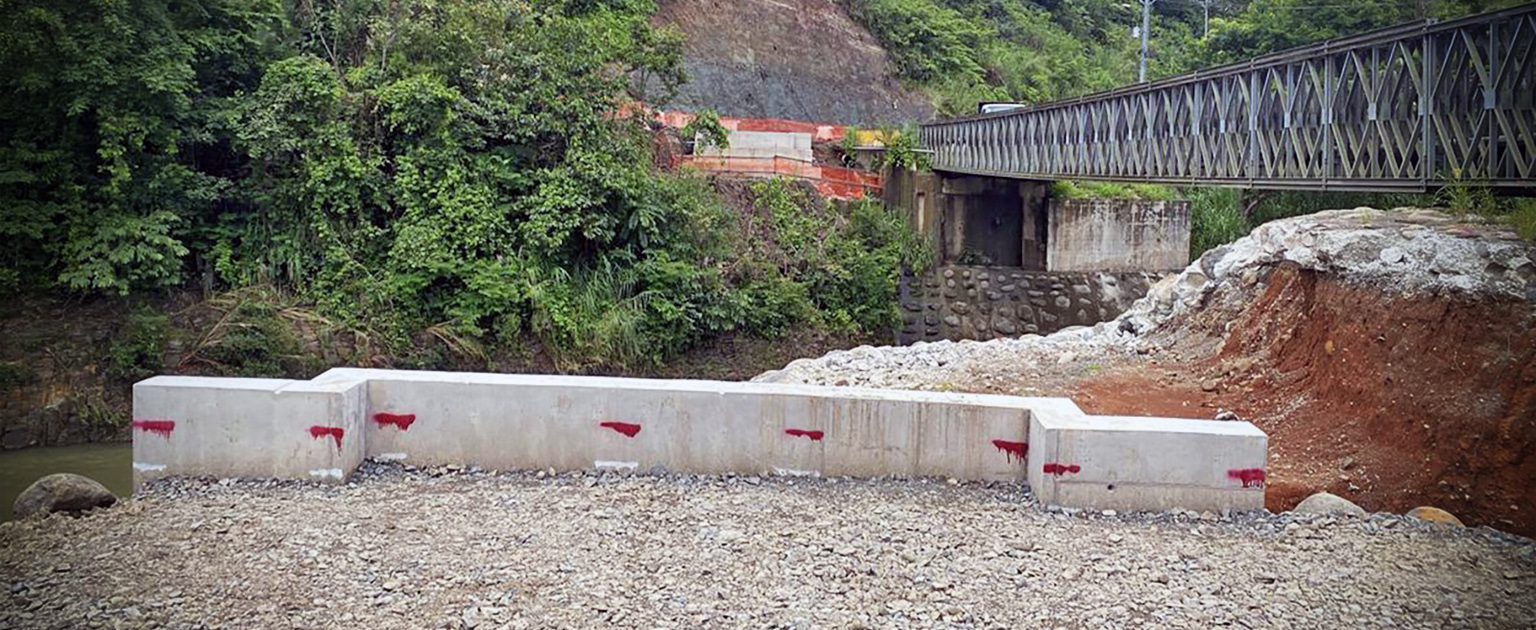 Foto de costado del puente