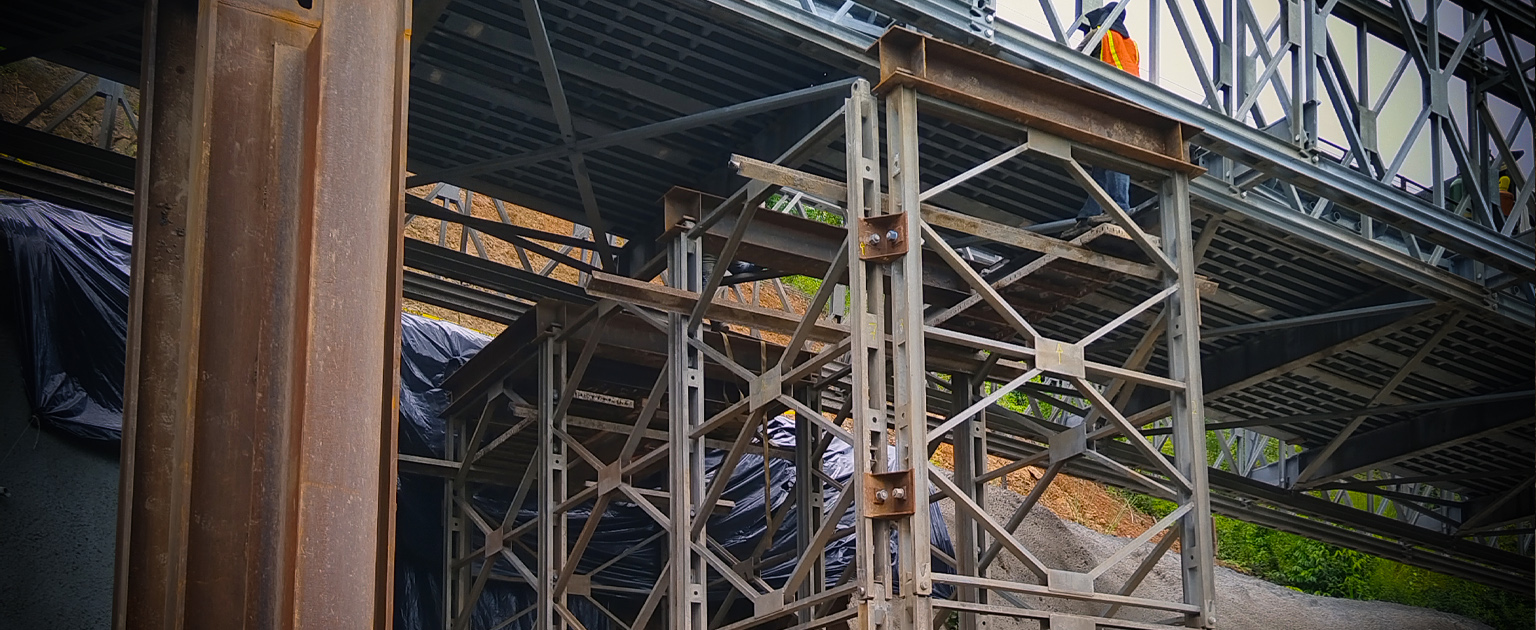 Foto que muestra parte de los trabajos que se realizan para habilitar el paso en el sector de Cambronero