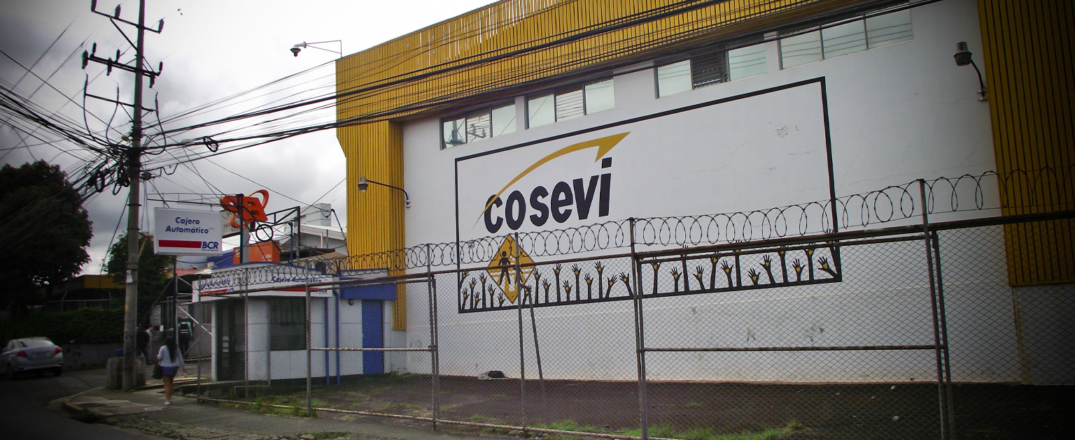 Fotografía que muestra la fachada de la sede central del COSEVI