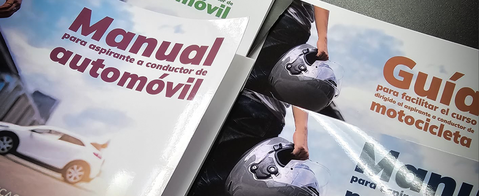 Fotografía que muestra los nuevos manuales
