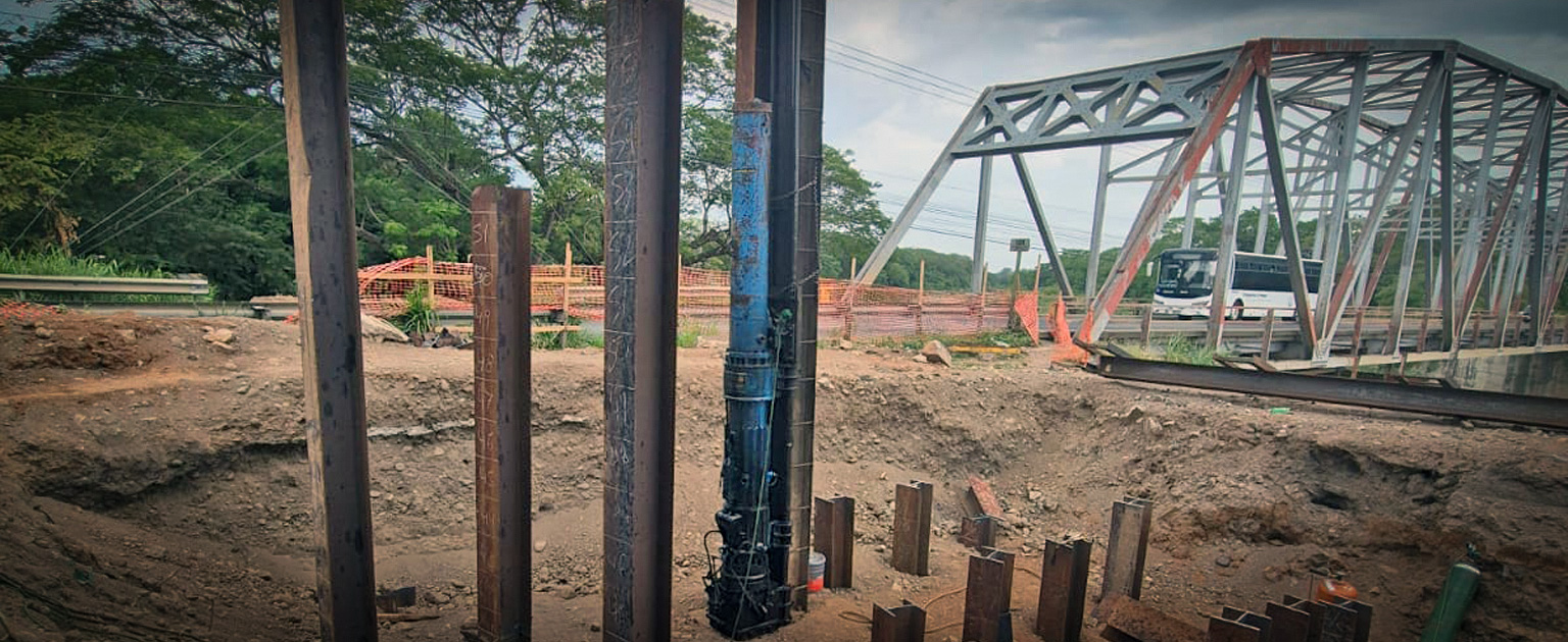 Primero de dos puentes sobre río Tempisque alcanzó 12% de avance tras inicio de hinca de pilotes