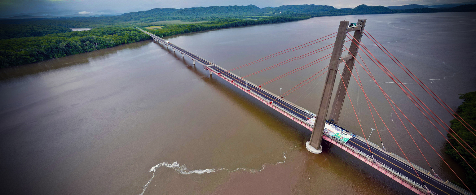 Foto aérea del Puente de la Amistad, sobre el Río Tempisque