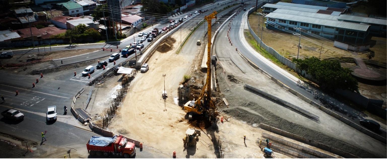 Maquinaria trabajando en Calle Blancos