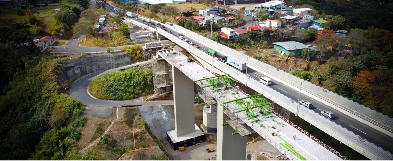 Foto aérea del puente Virilla, se observan los pilotes