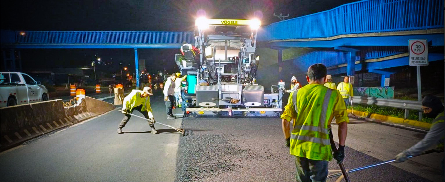 Maquinaria y trabajadores en la zona