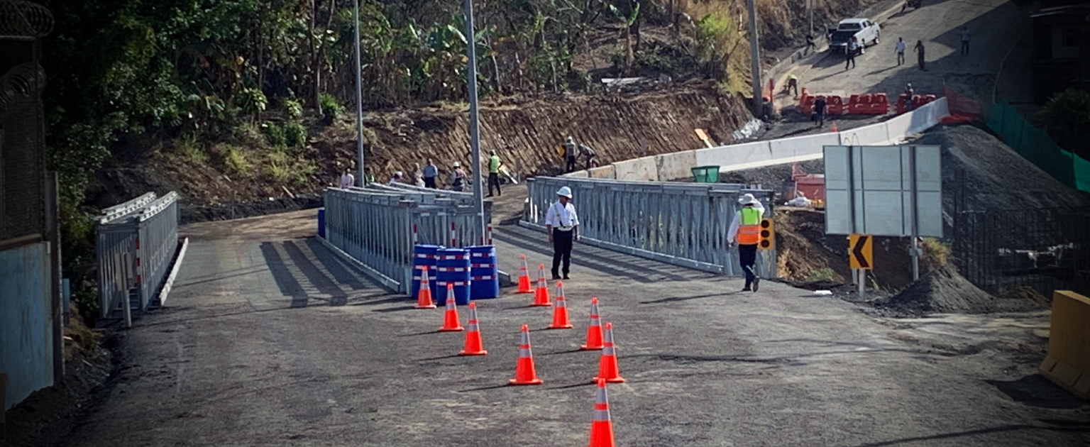 Fotografía que muestra los dos puentes modulares colocados