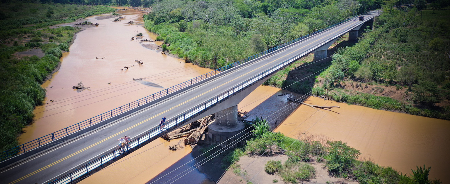 Foto aérea del puente
