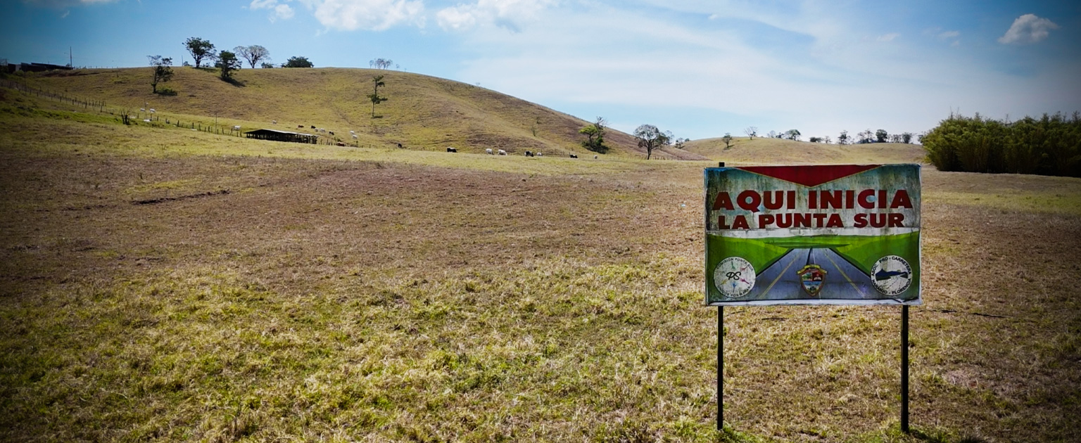 Terreno donde iniciara el proyecto, con rótulo
