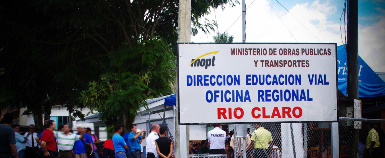 Fachada entrada de sede de Educación Vial en Río Claro