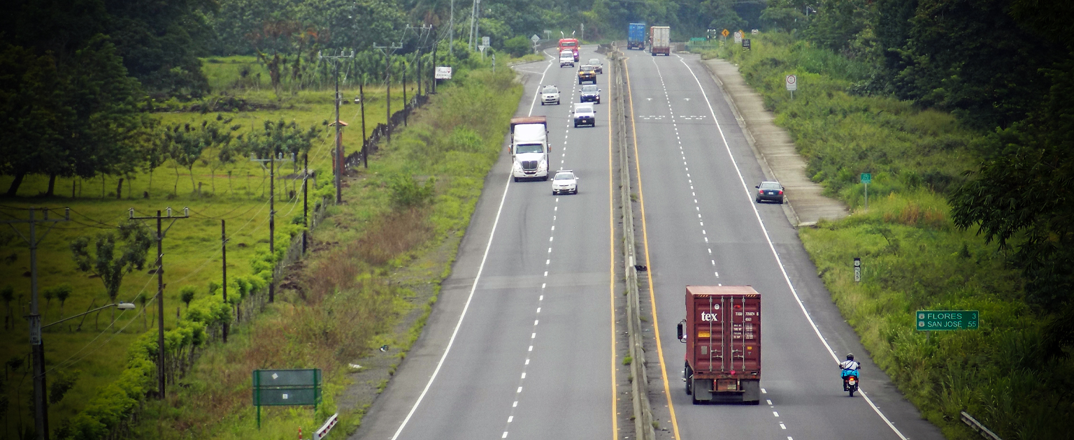 Ruta 32, vehículos transitando