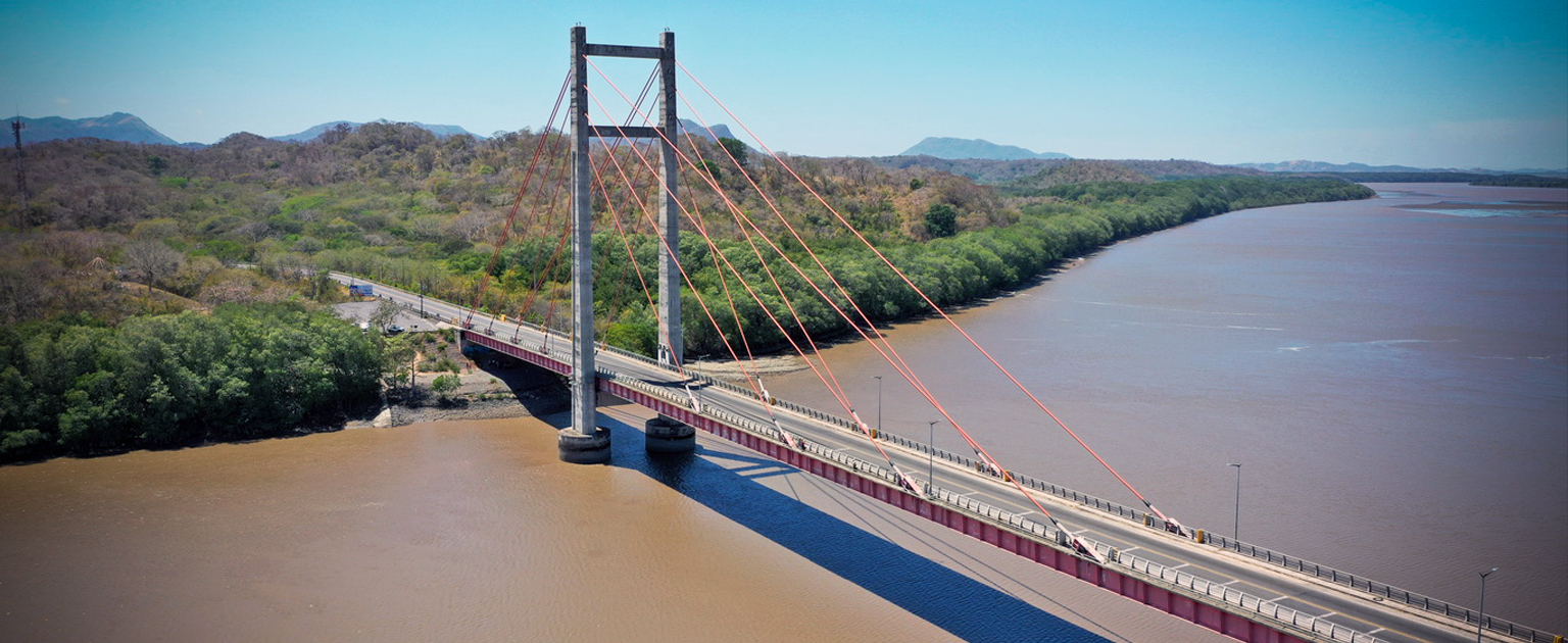 Foto aérea del Puente de la Amistad, sobre el Río Tempisque