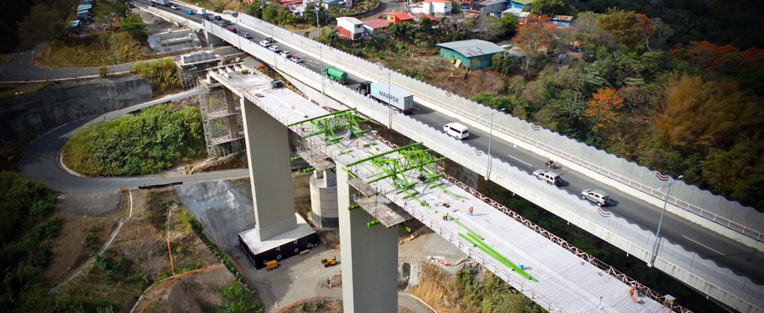 Vista aérea del puente en contrucción