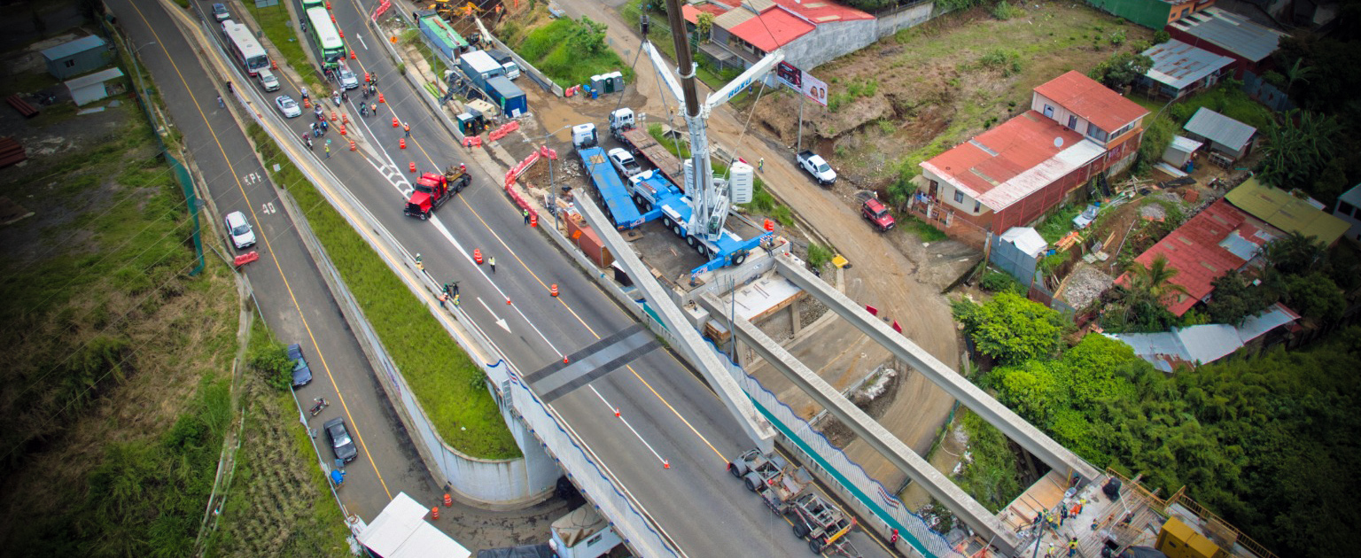 Foto aérea puente sobre el Virilla