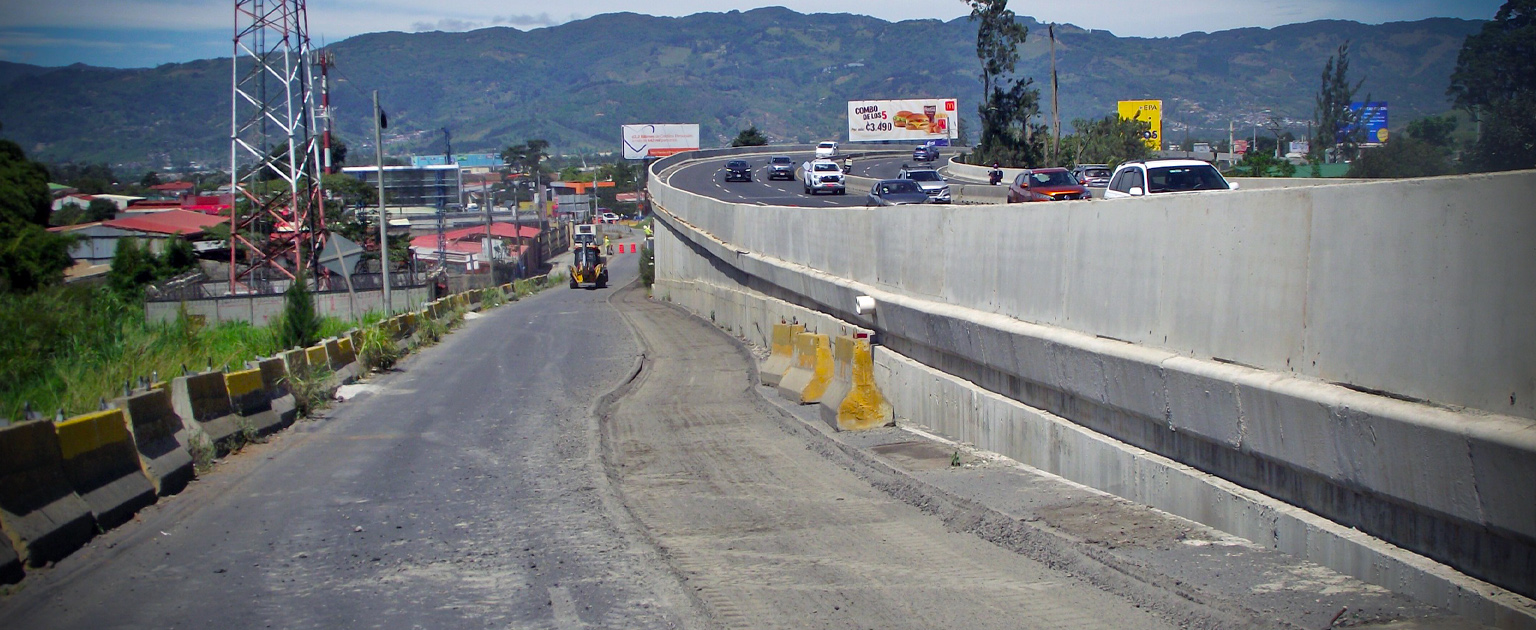 Foto de rampa que permanecerá cerrada en las inmediaciones del Cruce de Taras y que obliga a aplicar cambios en el recorrido de los Romeros 