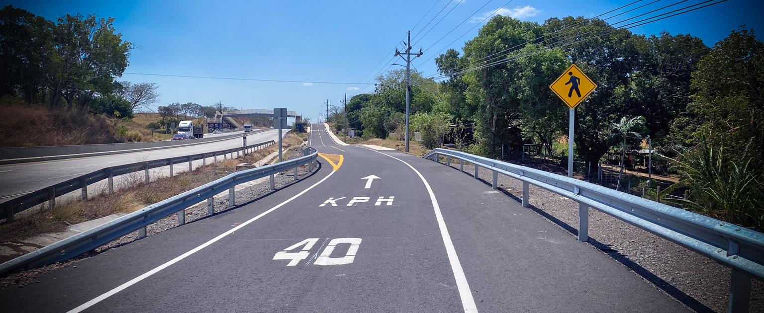 Fotografía que muestra parte del tramo de la carretera Barranca-Limonal