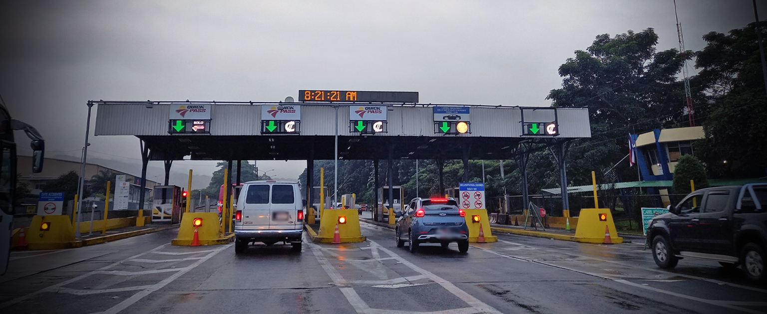Fotografía que muestra el peaje ubicado en la carretera Florencio del Castillo