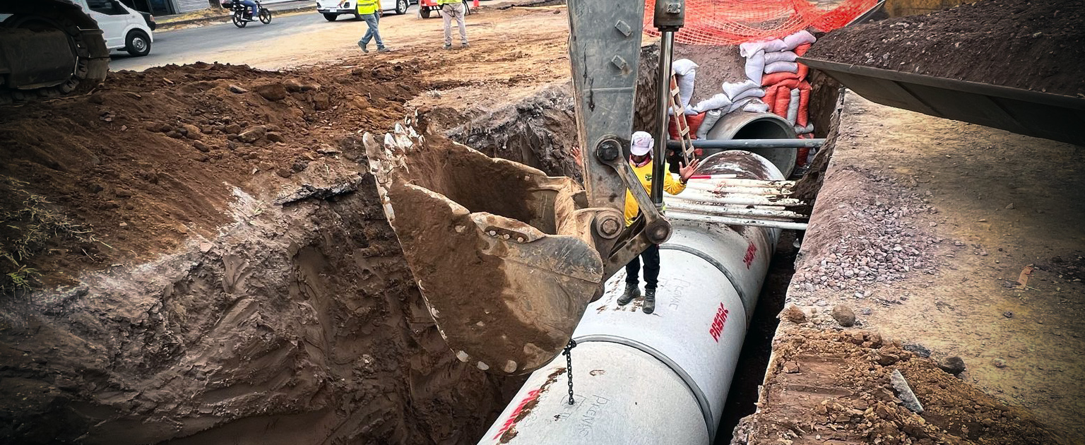 Foto de maquinaria laborando en el sector de La Pozuelo