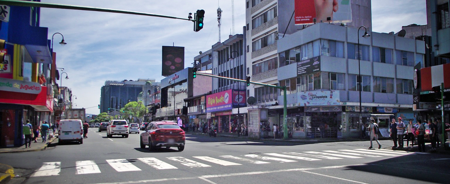 Fotografía que muestra la Avenida Segunda como parte de la zona donde aplica la restricción