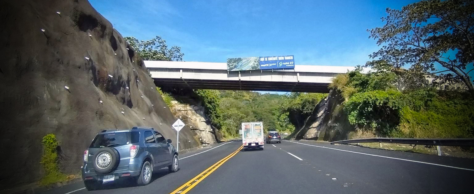 Foto de la Ruta Nacional 27 funcionando en un solo sentido