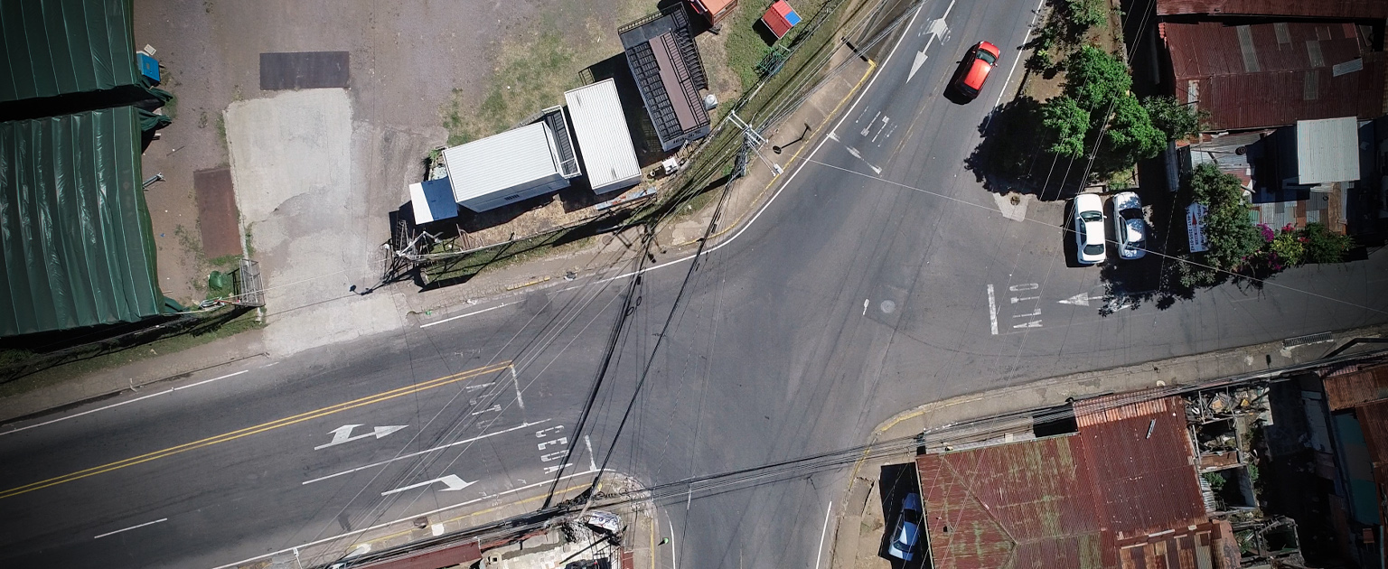 Fotografía aérea del cruce de la Firestone donde se colocarán los semáforos