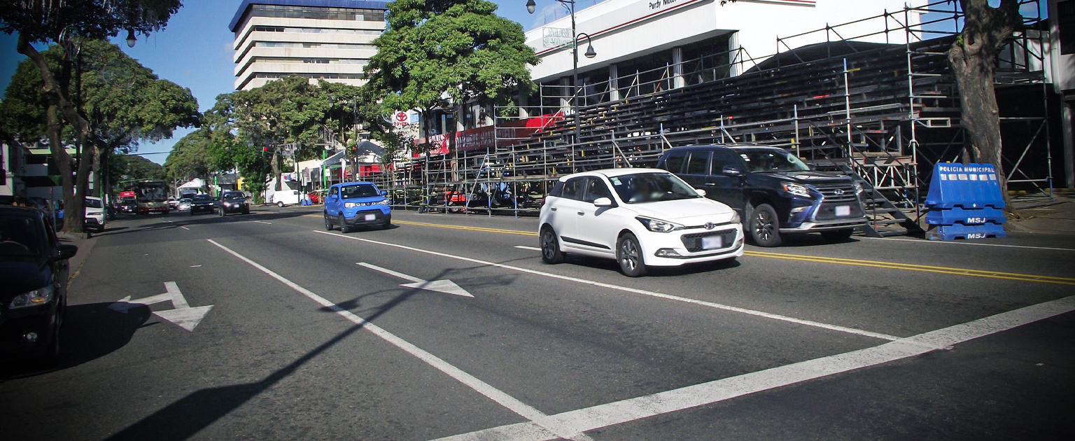 Foto que muestra parte de las tarimas en el Paseo Colón