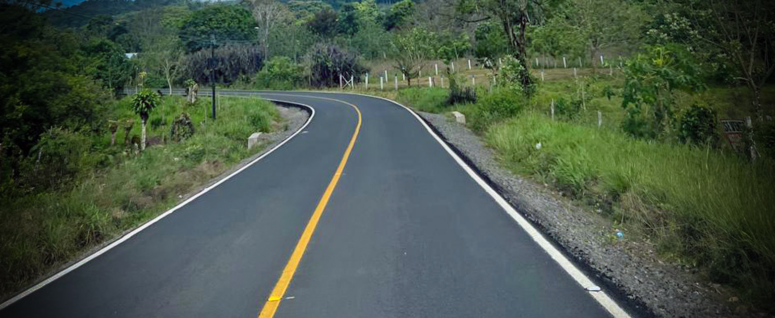 Fotografía que muestra parte de la ruta intervenida y demarcada.