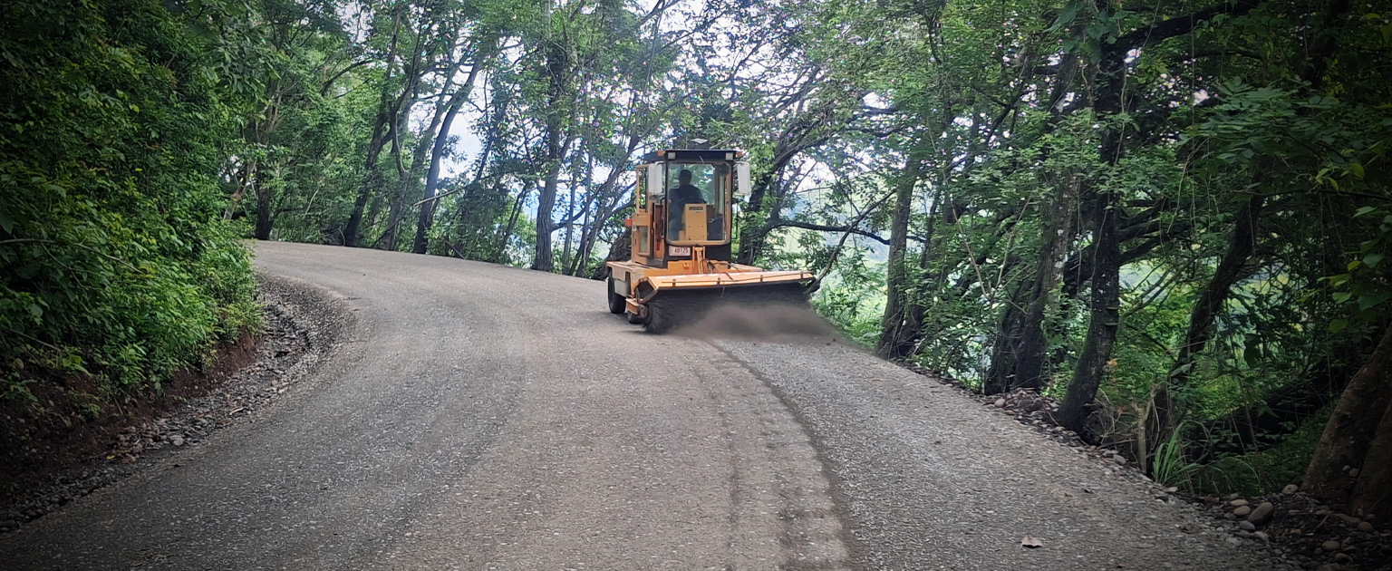 Fotografía que muestra parte de las obras que se realizan en la ruta 605