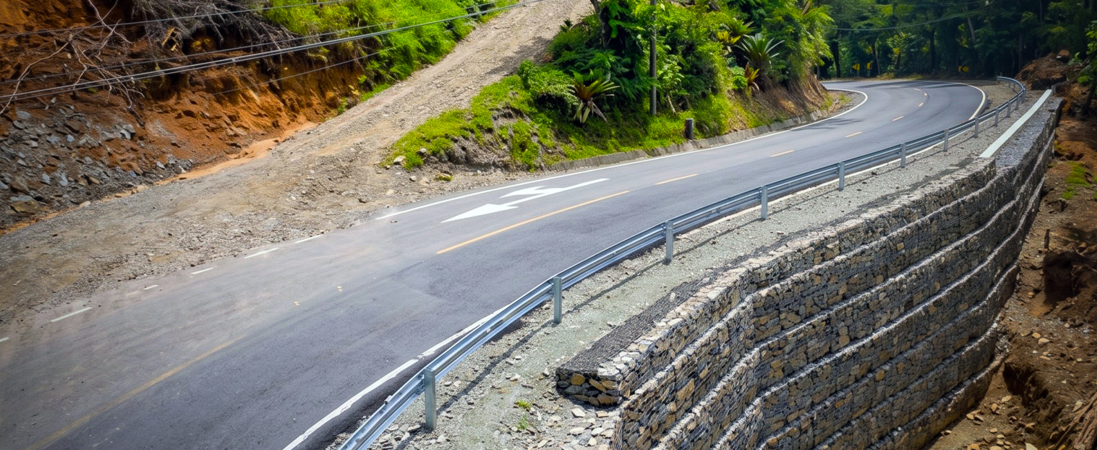 Fotografía que muestra uno de los muros construido en Pérez Zeledón