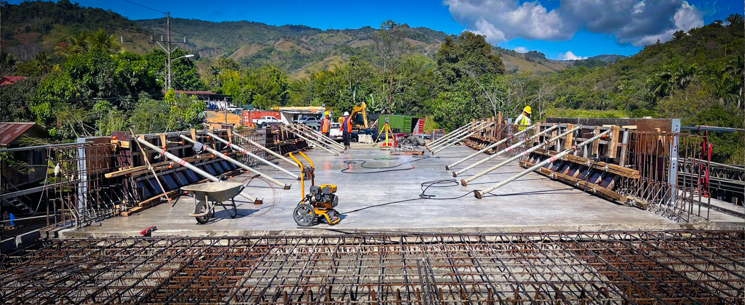 Fotografía que muestra las obras de construcción del nuevo puente
