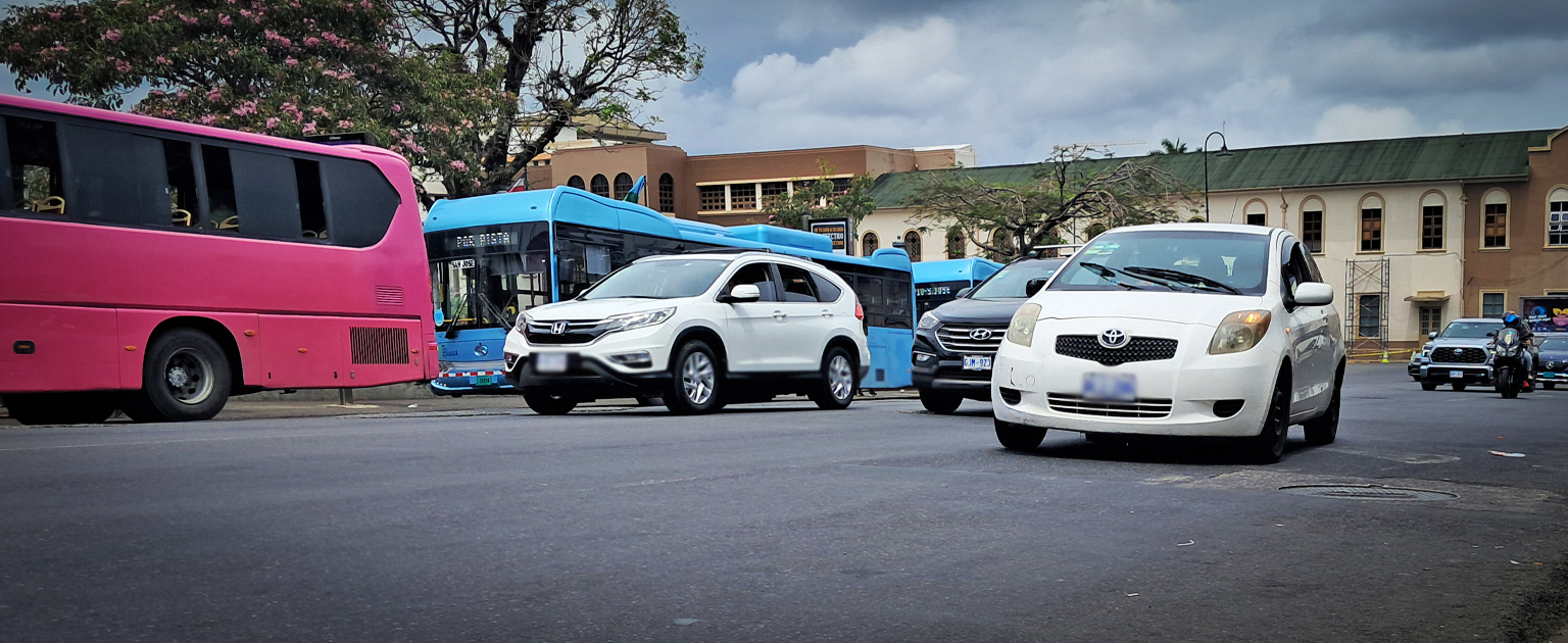 Fotografía que muestra parte de la Avenida Segunda en las inmediaciones del Hospital San Juan de Dios