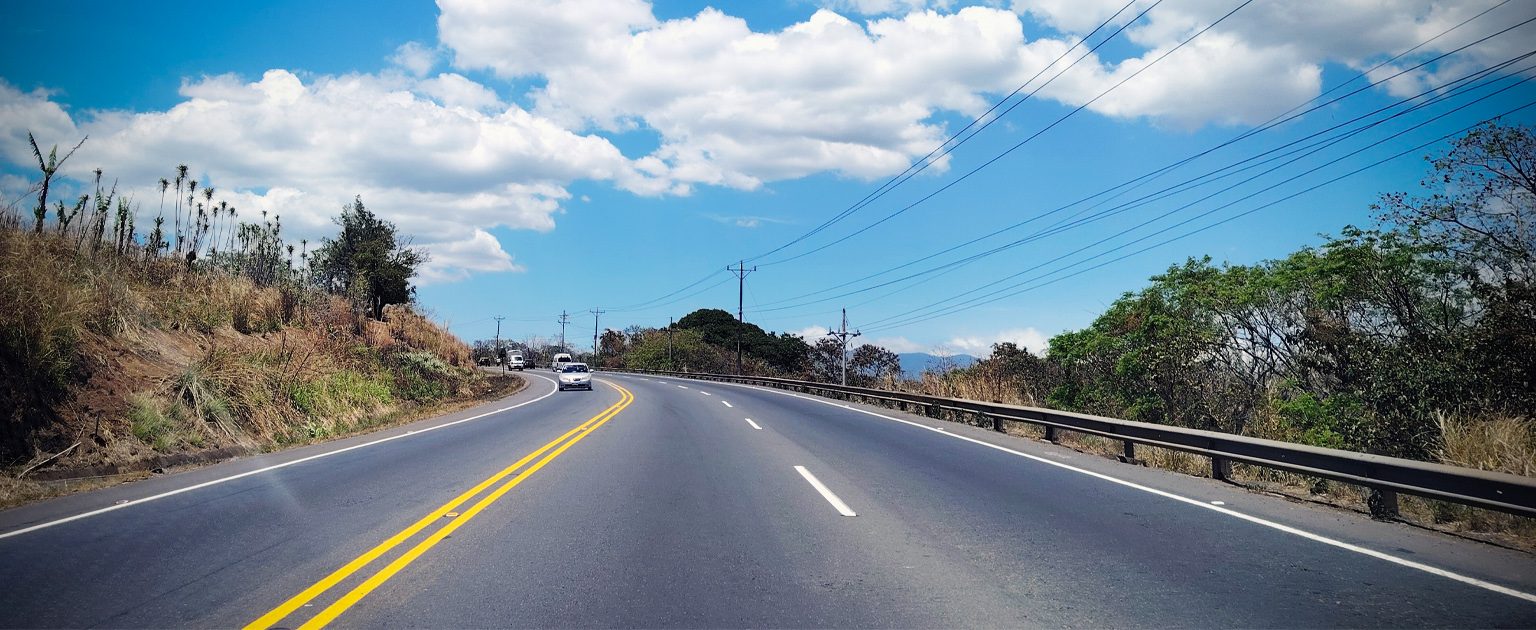 Fotografía que muestra parte de la Ruta 1 a la altura de Naranjo